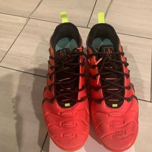 Nike Air VaporMax Plus “Flight Pack Black Pink”